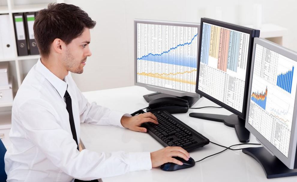 financial analyst